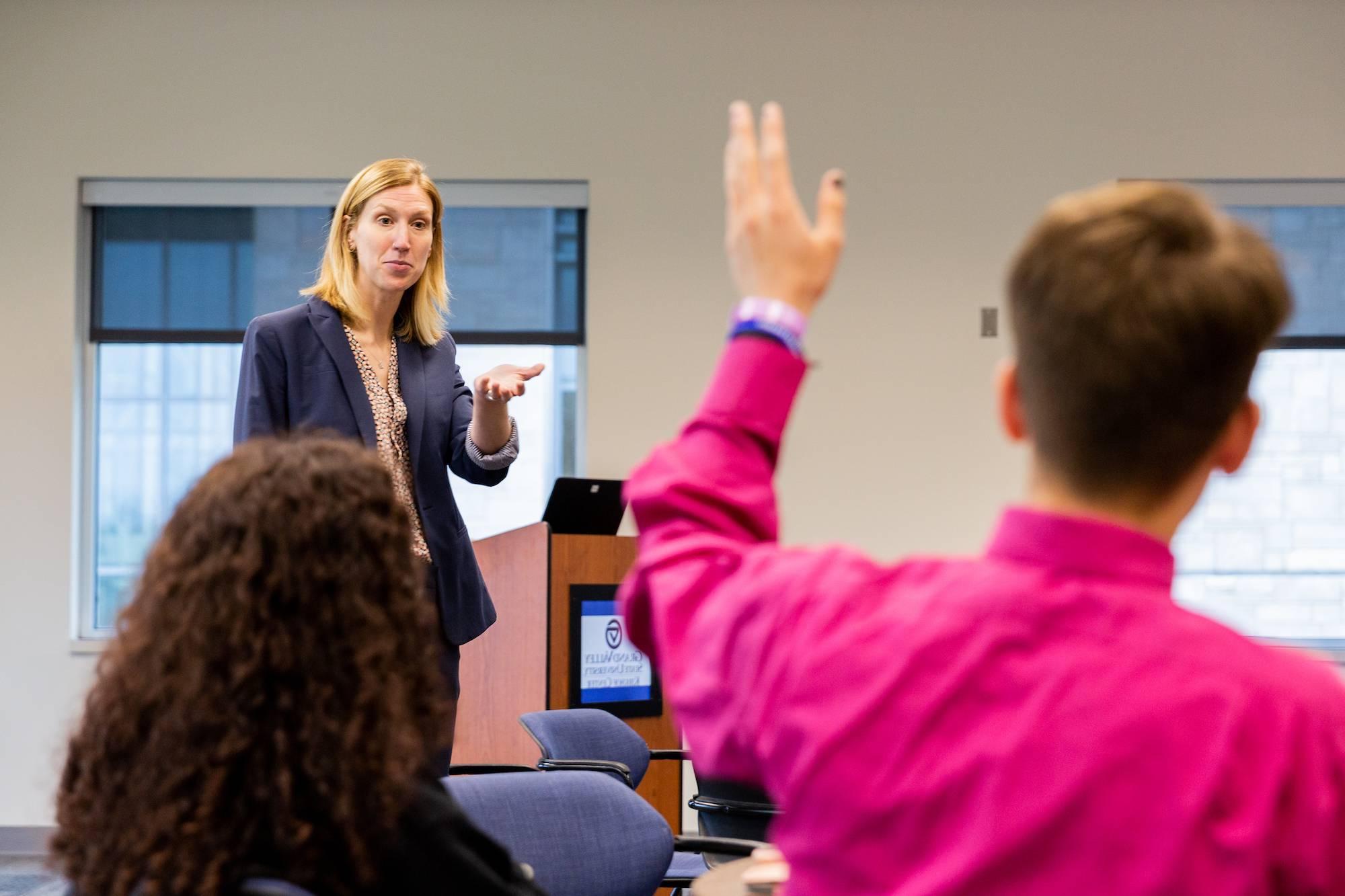 A speaker choosing a student who has their hand up